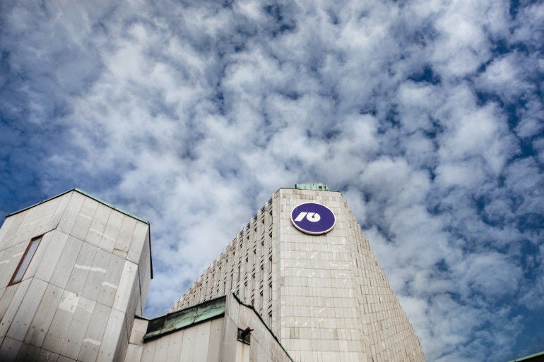 V skladu s Pravili Ljubljanske borze in 130. in 158. členom Zakona o trgu finančnih instrumentov (ZTFI-1) ter 296. členom Zakona o gospodarskih družbah (ZGD-1) NLB d.d., v povezavi s 13. členom Statuta NLB d.d., NLB d.d., Trg republike 2, 1000 Ljubljana, objavlja: