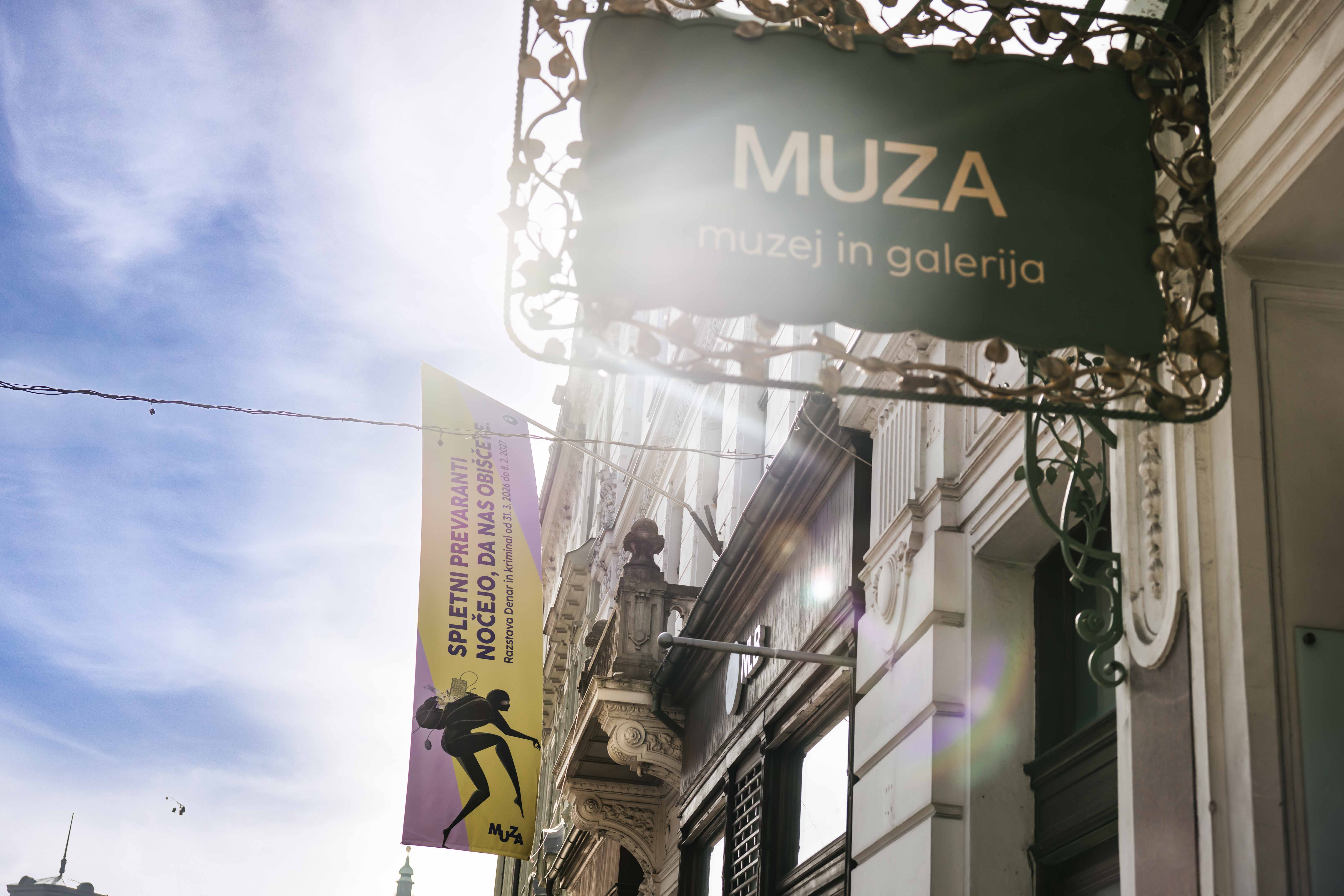 Z razširjeno razstavo Denar in kriminal: Tekma brez konca se v NLB MUZA postavljajo po robu prevarantom 
